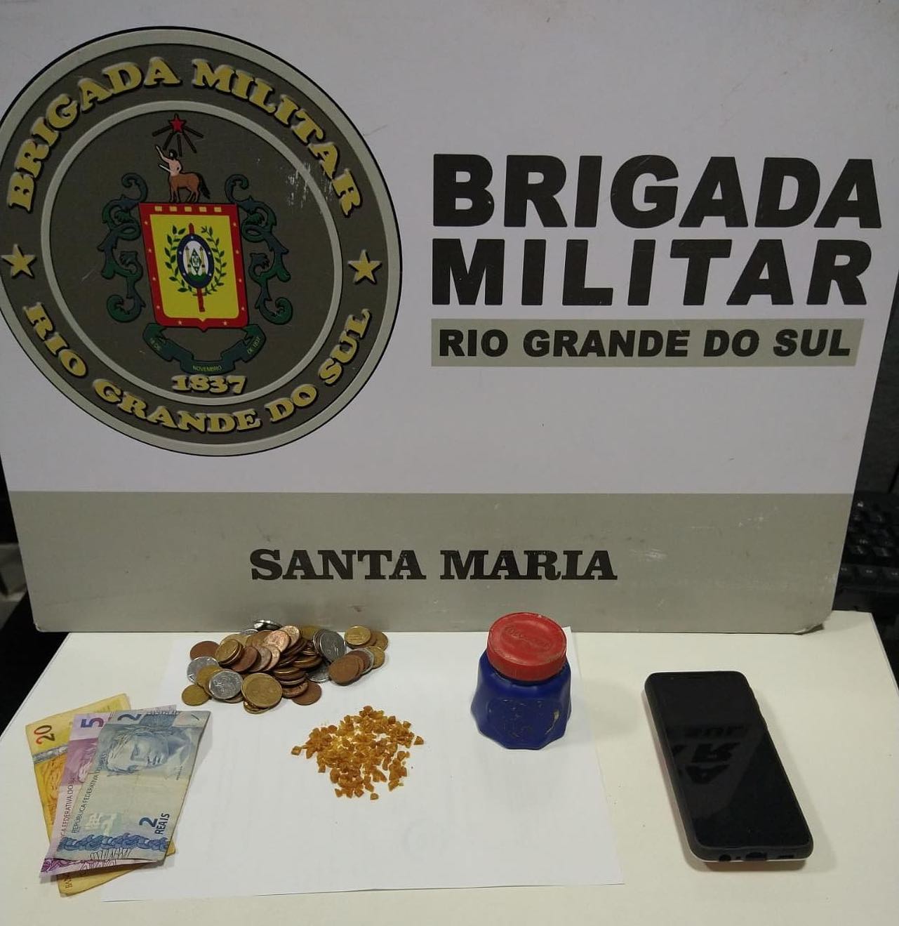 POLÍCIA Brigada Militar prende mulher por tráfico Claudemir Pereira