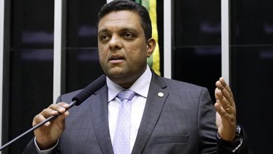 Foto de JUSTIÇA. Deputado excede direito à liberdade de expressão, injuria ministro do STF e é condenado