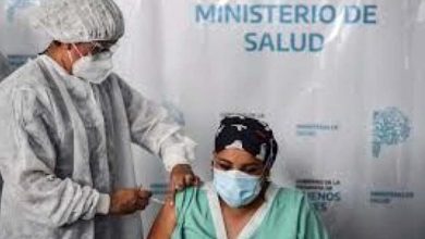 Foto de Enquanto argentinos se vacinam contra a Covid, os brasileiros morrem infectados – Por Carlos Wagner