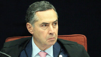 Foto de POLÍTICA. TSE responde ao Presidente Bolsonaro e fala que violar eleição é crime de responsabilidade