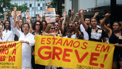 Foto de TRABALHO. Com mais de 50% de perda salarial, os servidores federais planejam greve no início do ano