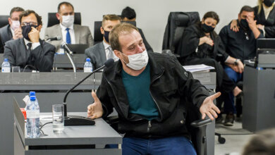 Foto de KISS. Primeiro réu interrogado no júri, Elissandro Spohr, o Kiko, chora e afirma: “não aguento mais”