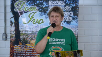 Foto de ECONOMIA SOLIDÁRIA. “O trabalho não vai parar”, afirma irmã Lourdes Dill em ato no Feirão Colonial