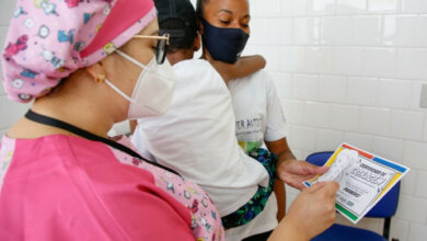 Foto de PANDEMIA. Vacinação contra a covid-19 em crianças com comorbidade ocorre em 13 unidades de saúde