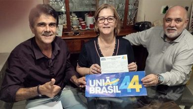 Foto de PARTIDOS. Ex-edil Cida Brizola é recepcionada pelo ex-petebista Jair Binotto em filiação ao União Brasil
