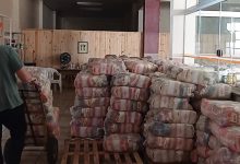 Foto de SANTIAGO. Município recebe cestas básicas. Elas serão destinadas a famílias atingidas pela estiagem