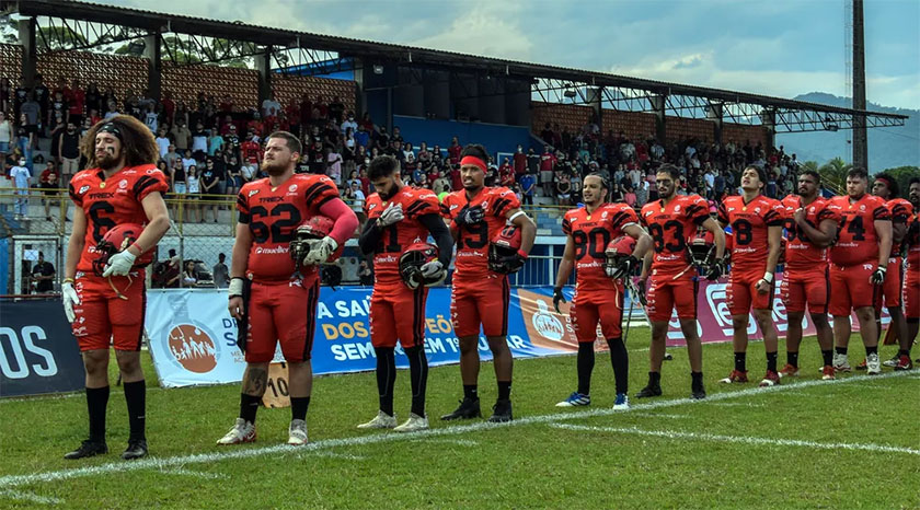 FUTEBOL AMERICANO. Vitória com sobras garante Soldiers na semifinal de  Conferência Sul da Liga BFA - Claudemir Pereira