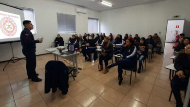 Foto de SÃO GABRIEL. Educadores de escolas municipais recebem as instruções de Primeiros Socorros