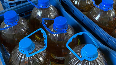 Foto de AMBIENTE. Biodiesel feito com descarte de óleo de cozinha entregue a feirantes da Polifeira, na UFSM