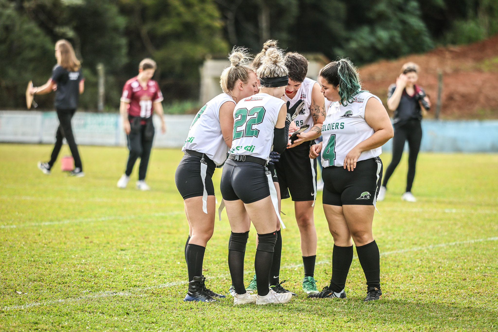 PORTO ALEGRE - RS - 18/06/2016 - FUTEBOL AMERICANO GAUCHO 2016, JUVENTUDE  FA X SANTA MARIA SOLDIERS - jogador do Juventude FA disputa lance com  jogador do Santa Maria Soldiers durante partida